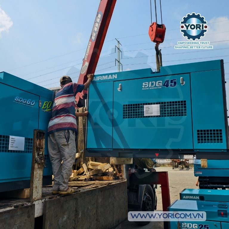 Lô hàng đầu tiên tháng 1/2026 của YORI gồm máy phát điện, xe nâng người và máy nén khí AIRMAN.